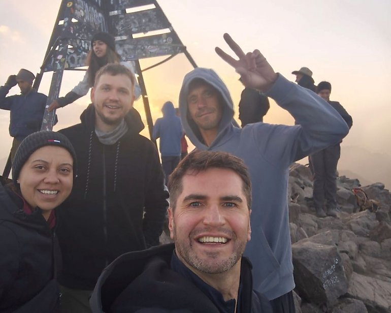 Rower zatrzymała żandarmeria, ale i tak weszli na szczyt! Jebel Toubkal zdobyty w 2,5 godziny