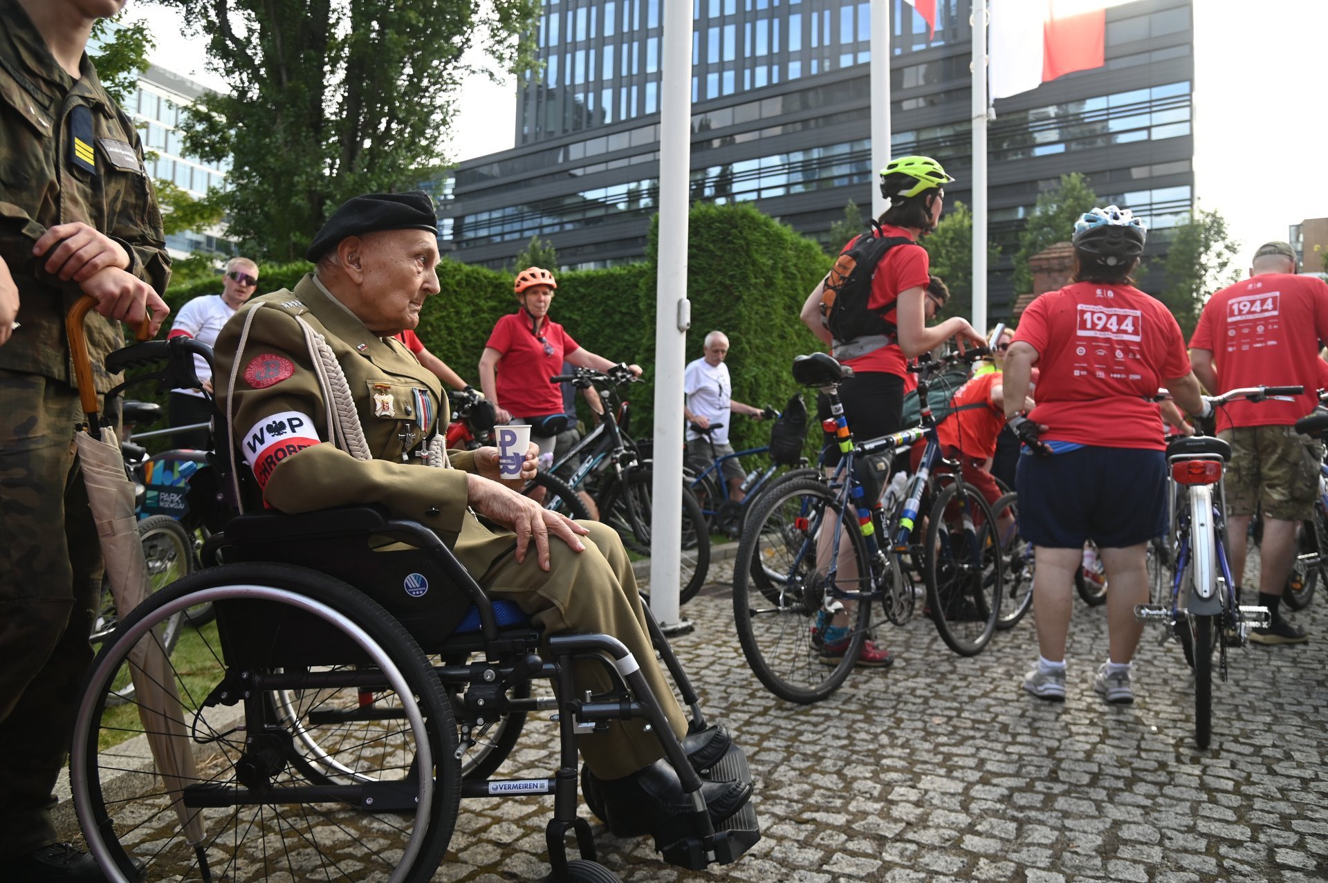 Rowerzyści przejechali ulicami Warszawy. Za nami Masa Powstańcza 2026