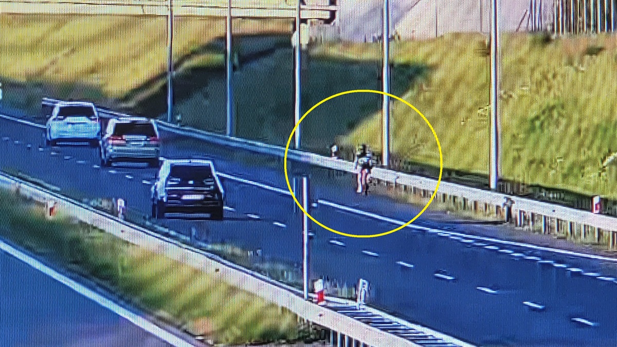 Rowerzysta na drodze ekspresowej S19. Policjanci przerwali niebezpieczną jazdę