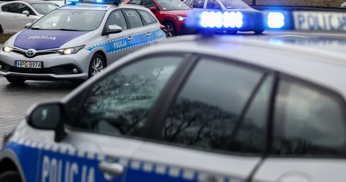 Rozbił skradziony motocykl i zaatakował policjantów nożem