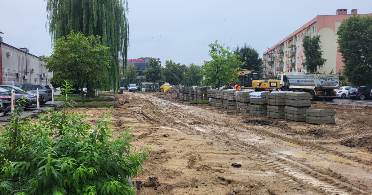 Ruszył remont parkingu na ul. Chłapowskiego! Stara...