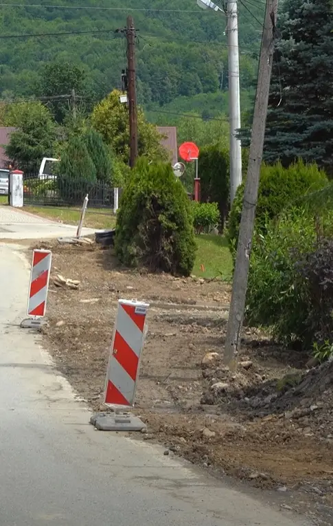Ruszyła budowa chodnika w Kiczni. Powstanie także oświetlenie i bezpieczne przejścia dla pieszych