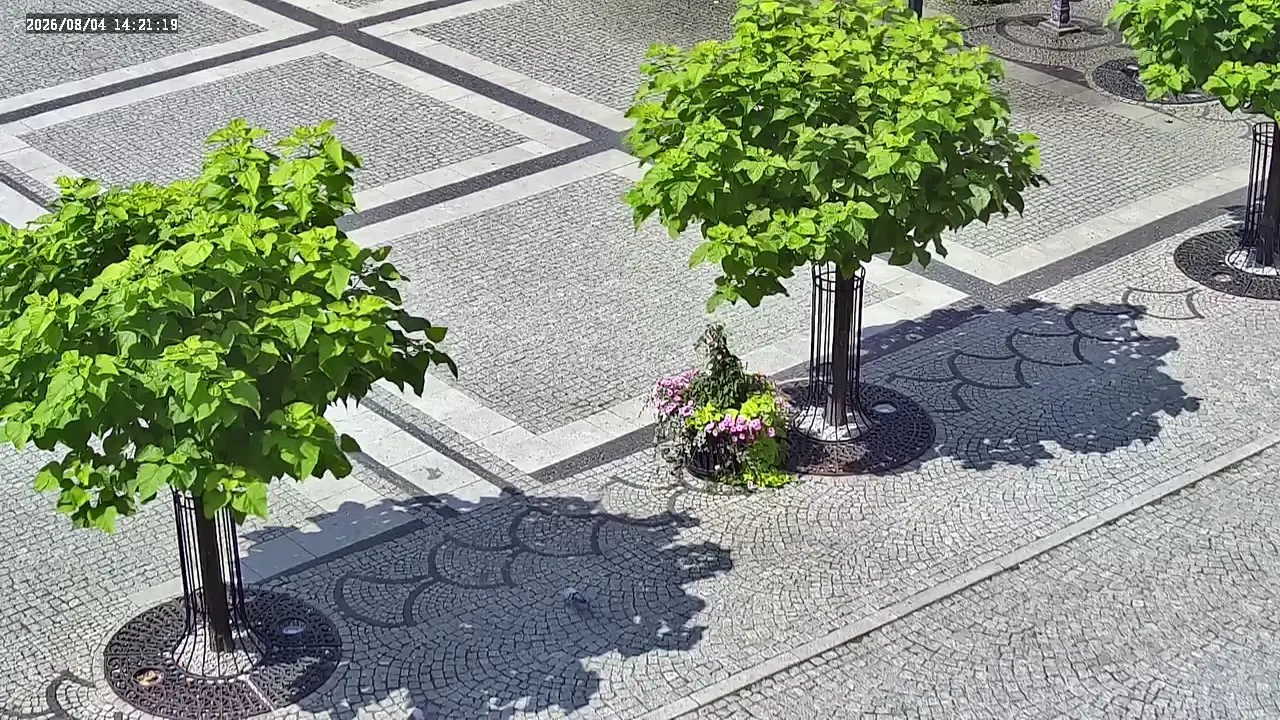 Rynek ogołocony z ławek na ponad dwa tygodnie. Mieszkańcy: Gdzie mamy teraz usiąść?