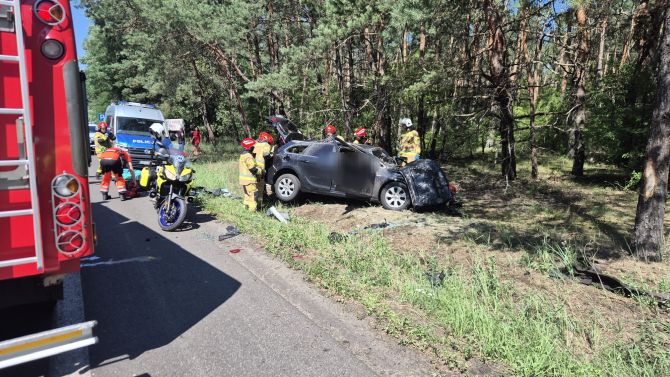 Samochód osobowy zderzył się z cięzarowym