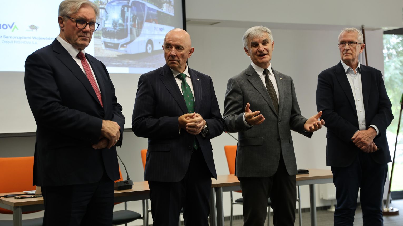 Samorządowcy rozmawiali w Suwałkach o przyszłości transportu publicznego