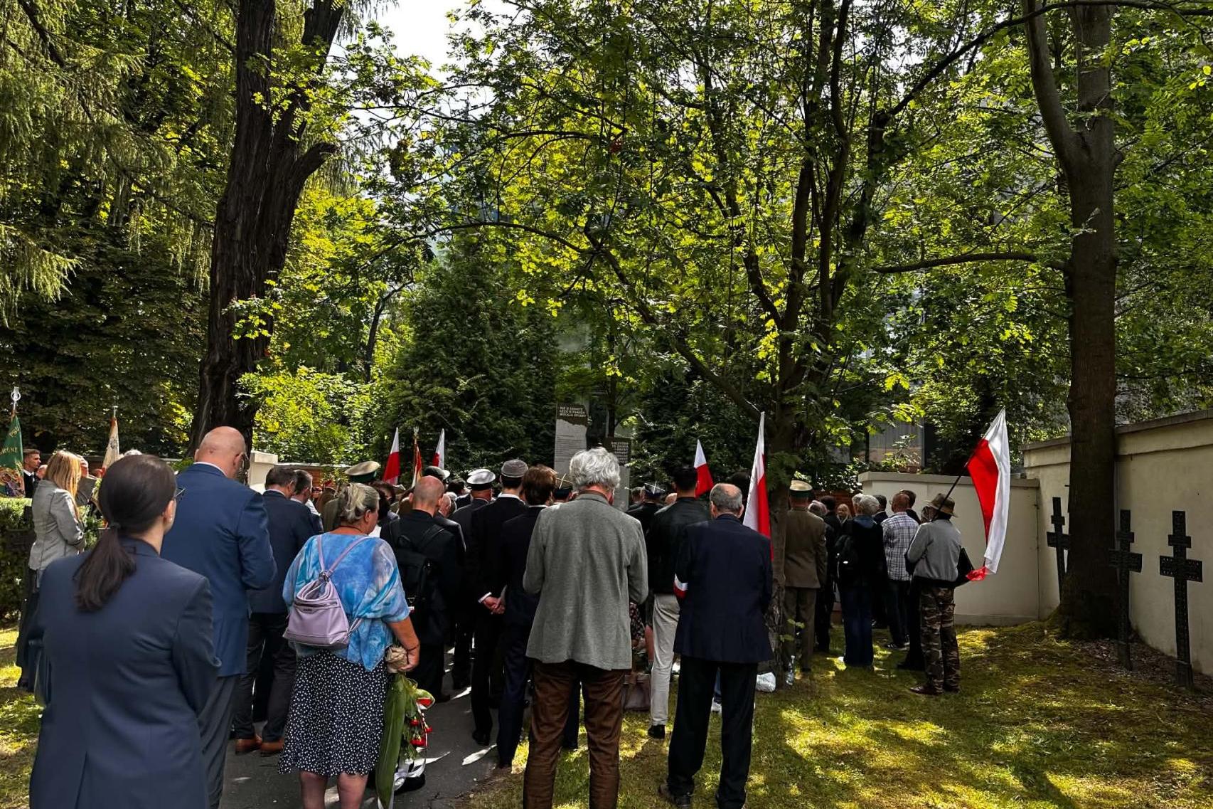 "Schroniłam się pod ciałem mamy". Kraków uczcił pamięć ofiar rzezi wołyńskiej