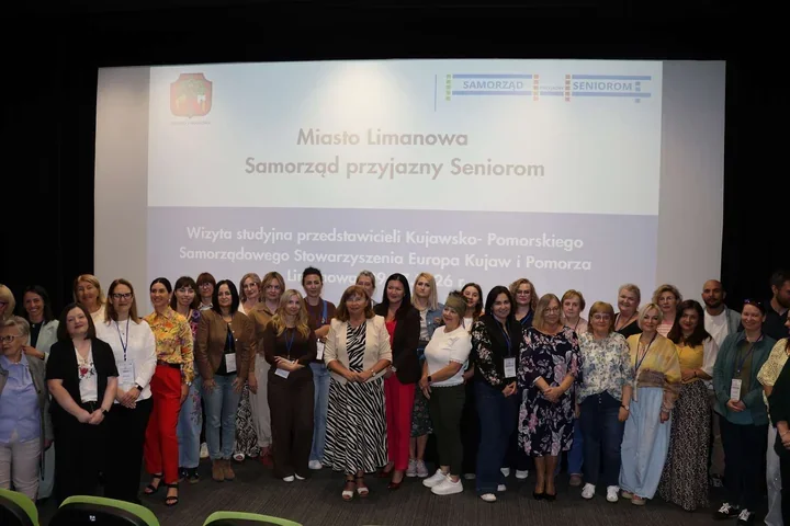 Senioralne rozwiązania pod lupą w Limanowej. Goście z Torunia wrócili z notatkami