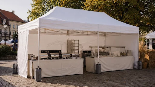 Sezon plenerowej gastronomii w Kutnie. Jak wyposażyć stoisko z jedzeniem?