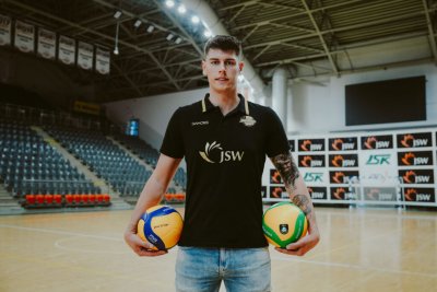 Siatkówka. PGE GiEK Skra skompletowała kadrę – polski środkowy ostatnim transferem
