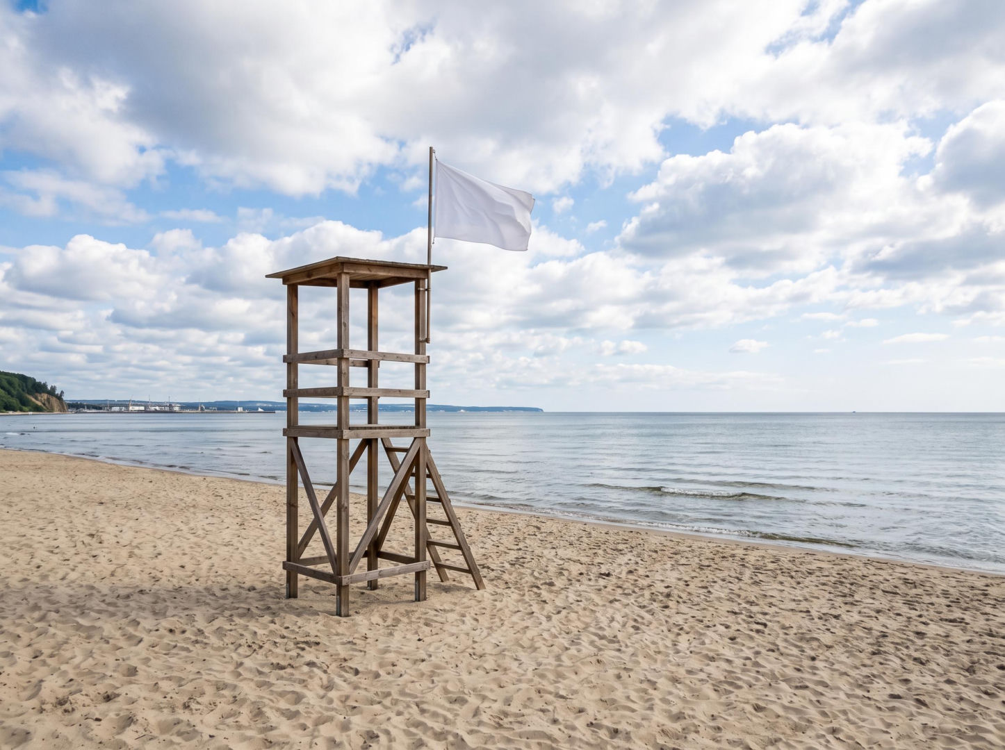 Sinice Gdynia. Czy w Gdyni można się kąpać 30.07? Flaga, warunki pogodowe