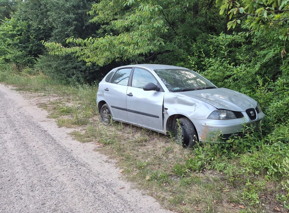 Skradzione auto z naszego powiatu odnalezione w środku lasu pod Reskiem