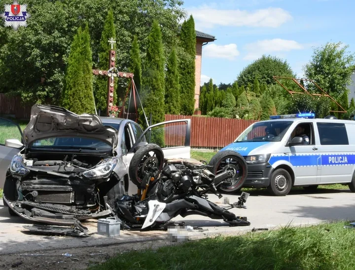 Skręt Hyundaiem zakończył się zderzeniem z motocyklem. Dwie osoby w szpitalu