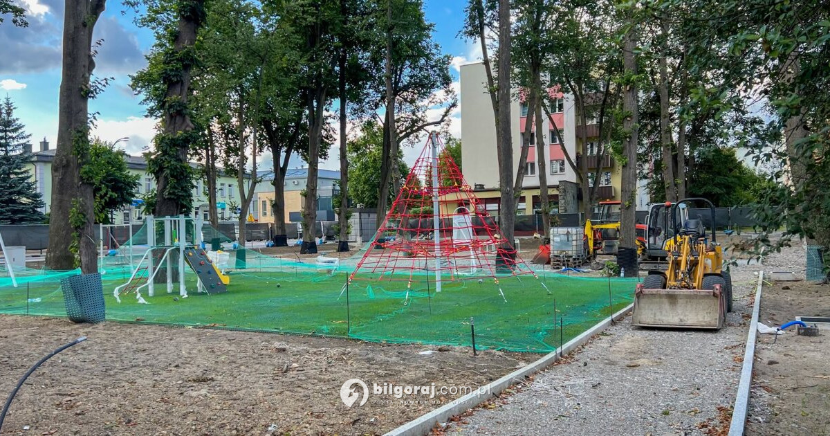 Skwer Saski w Biłgoraju zmienia się dla mieszkańców. Trwają prace!
