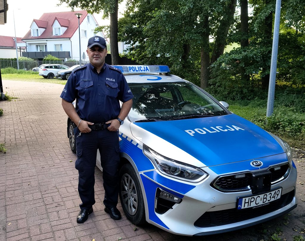 Słowa podziękowania do dzielnicowego z Białych Błot kieruje rodzina, która padła ofiarą nękania przez nieznaną osobę. „Przez bardzo długi czas żyliśmy w ogromnym stresie" - czytamy w liście.