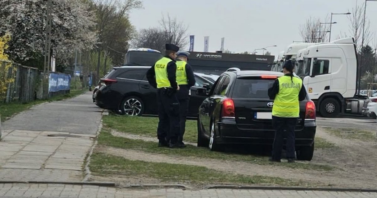 Słupki przy Hynka odgrodzą klepisko wykorzystywane jako dziki parking