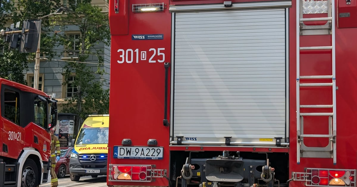Służby ratunkowe w akcji na Podwalu. Dwie osoby poszkodowane