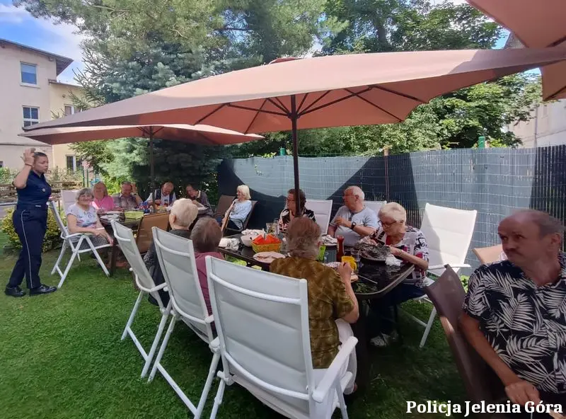 Spotkanie z seniorami na temat bezpieczeństwa w Jeleniej Górze