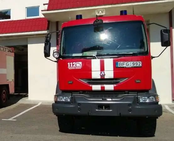 Sprostowanie po pożarze podczas żniw. Strażak nie wykonał pasa
