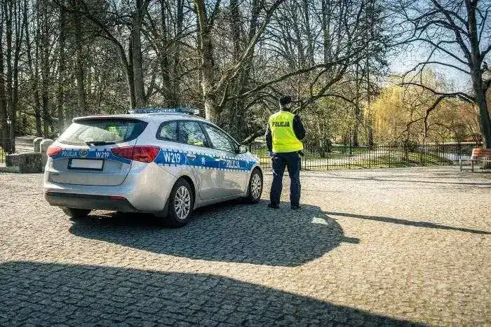 Sprzedawali rower i ubranka. Oszuści zabrali im tysiące