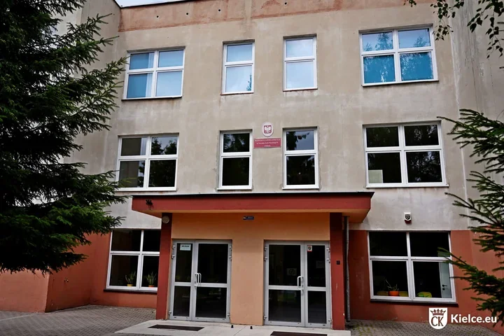 Stare okna znikają z przedszkola przy Piłsudskiego. Będzie cieplej