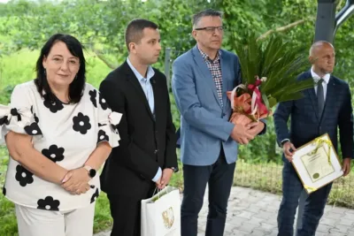 Starosta, wicestarosta i członek zarządu na jednym otwarciu. Mieszkaniec krytykuje władze powiatu