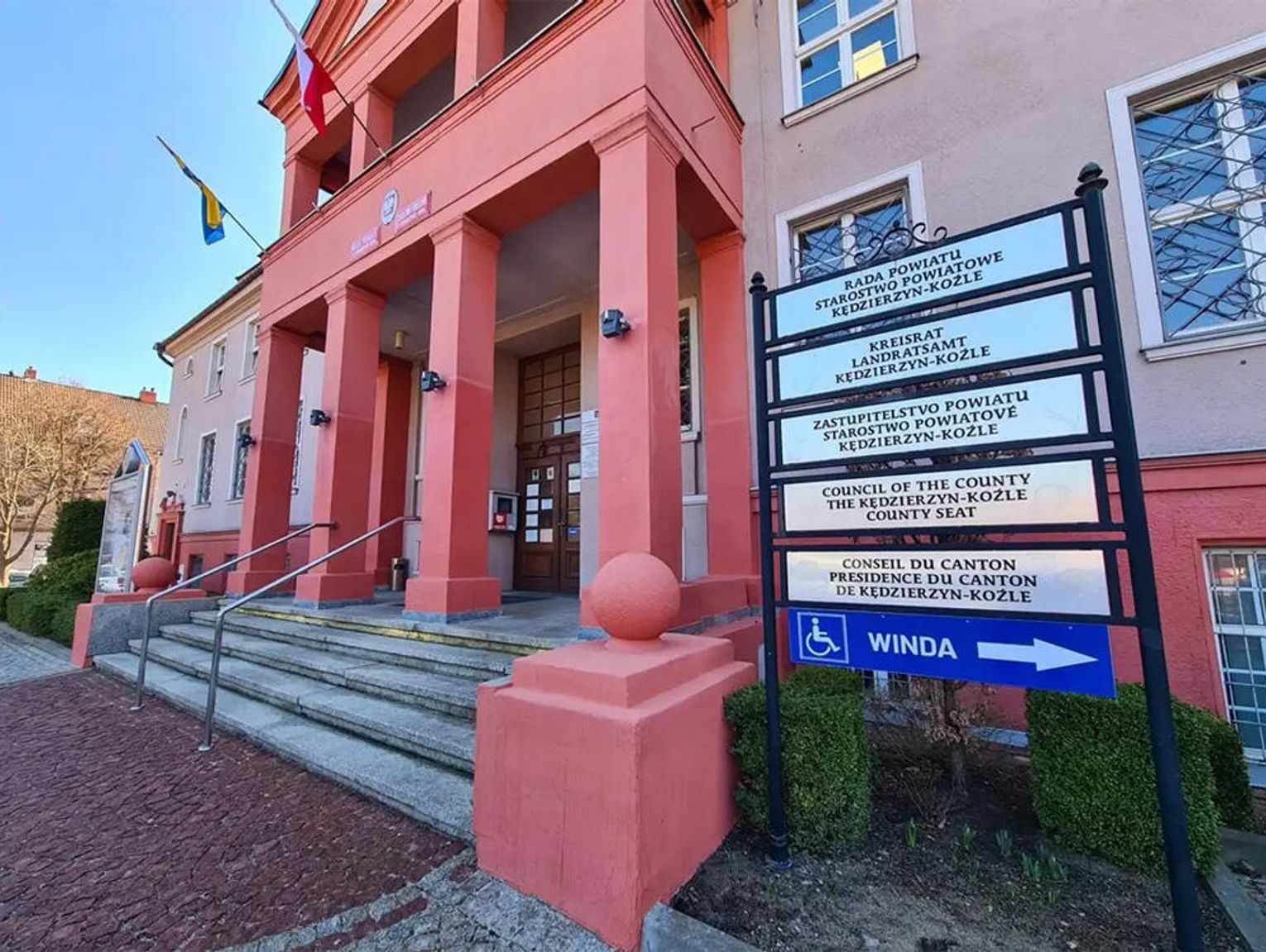Starostwo powiatowe w Kędzierzynie-Koźlu szuka informatyka. Wynagrodzenie nawet do 7,5 tys. zł brutto