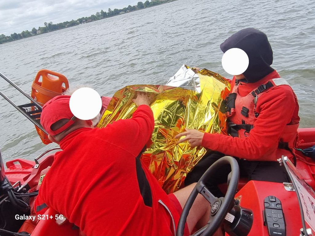 Starszy mężczyzna wywrócił się kajakiem na Zalewie Zemborzyckim. Interweniowali ratownicy WOPR