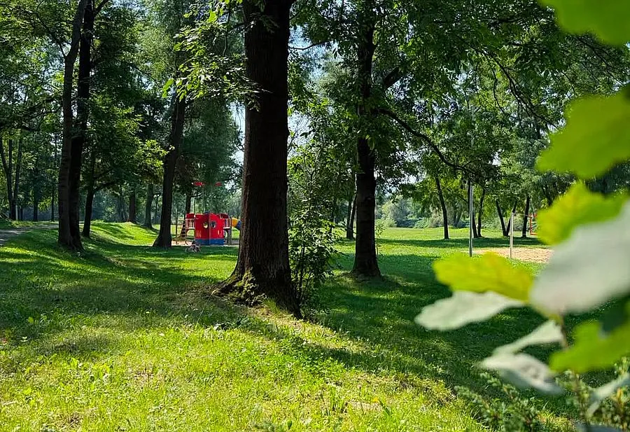 Statek, tyrolka i hamaki. Nad Skawą w Wadowicach rusza budowa za 1,25 mln zł