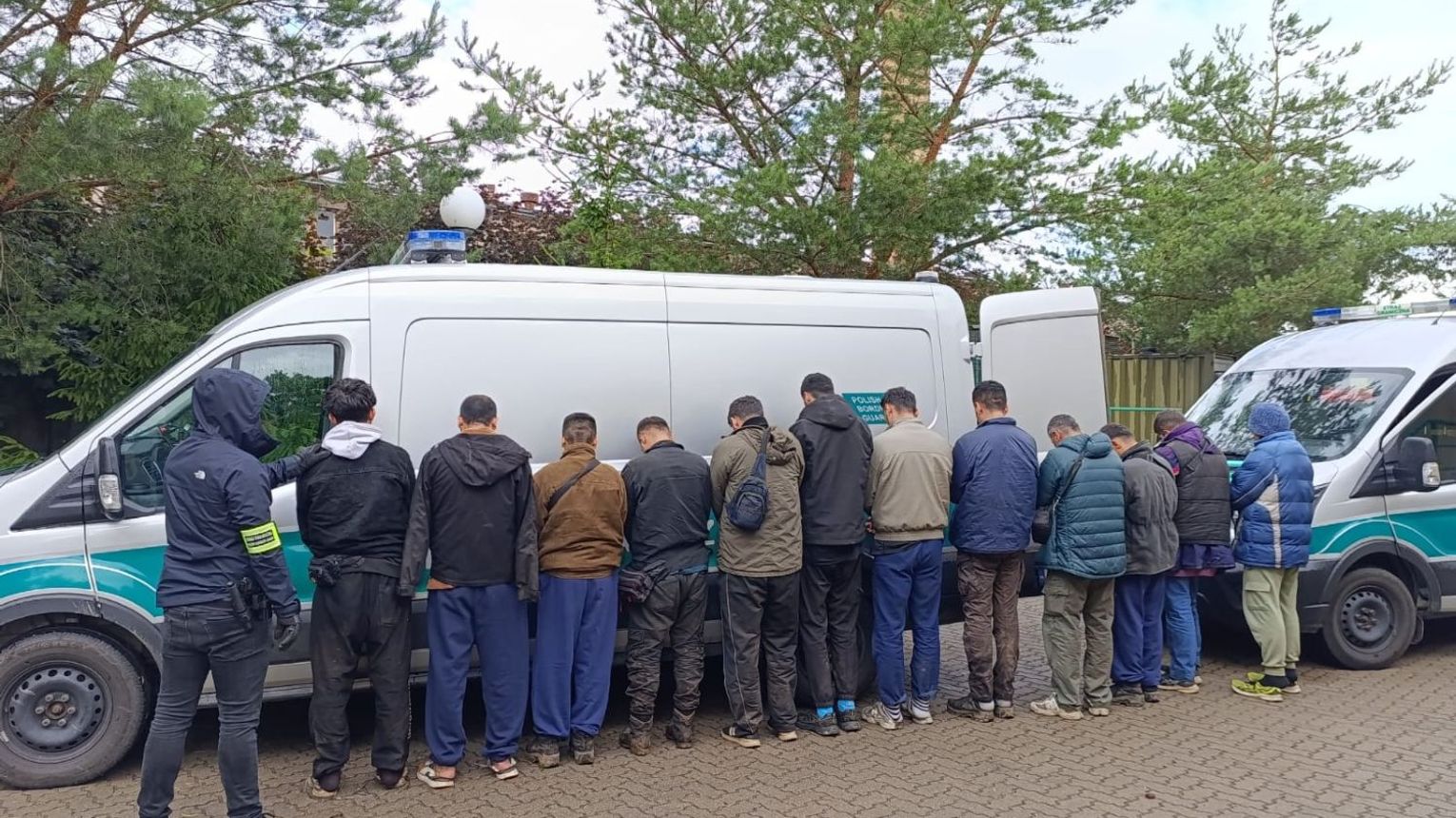 Straż Graniczna zatrzymała 16 migrantów przy granicy z Litwą. Wszyscy zostali przekazani stronie litewskiej