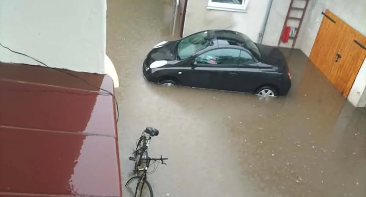 Struga zamieniła się w rwącą rzekę 1