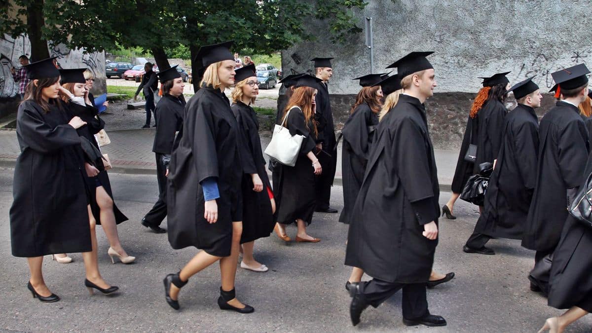 Studenci do 26. roku życia wpadają w pułapkę ZUS. Wystarczy obrona dyplomu