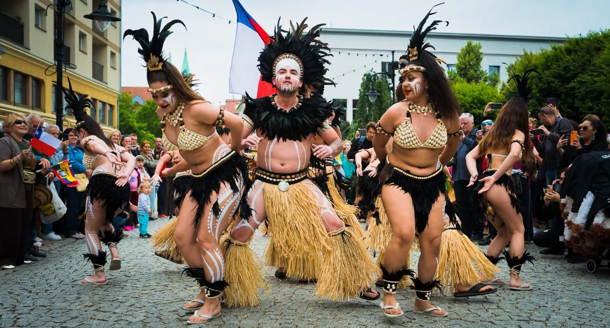 Świat pod Kyczerą 2026 - taneczny korowód w centrum Legnicy (FOTO część 1/2)