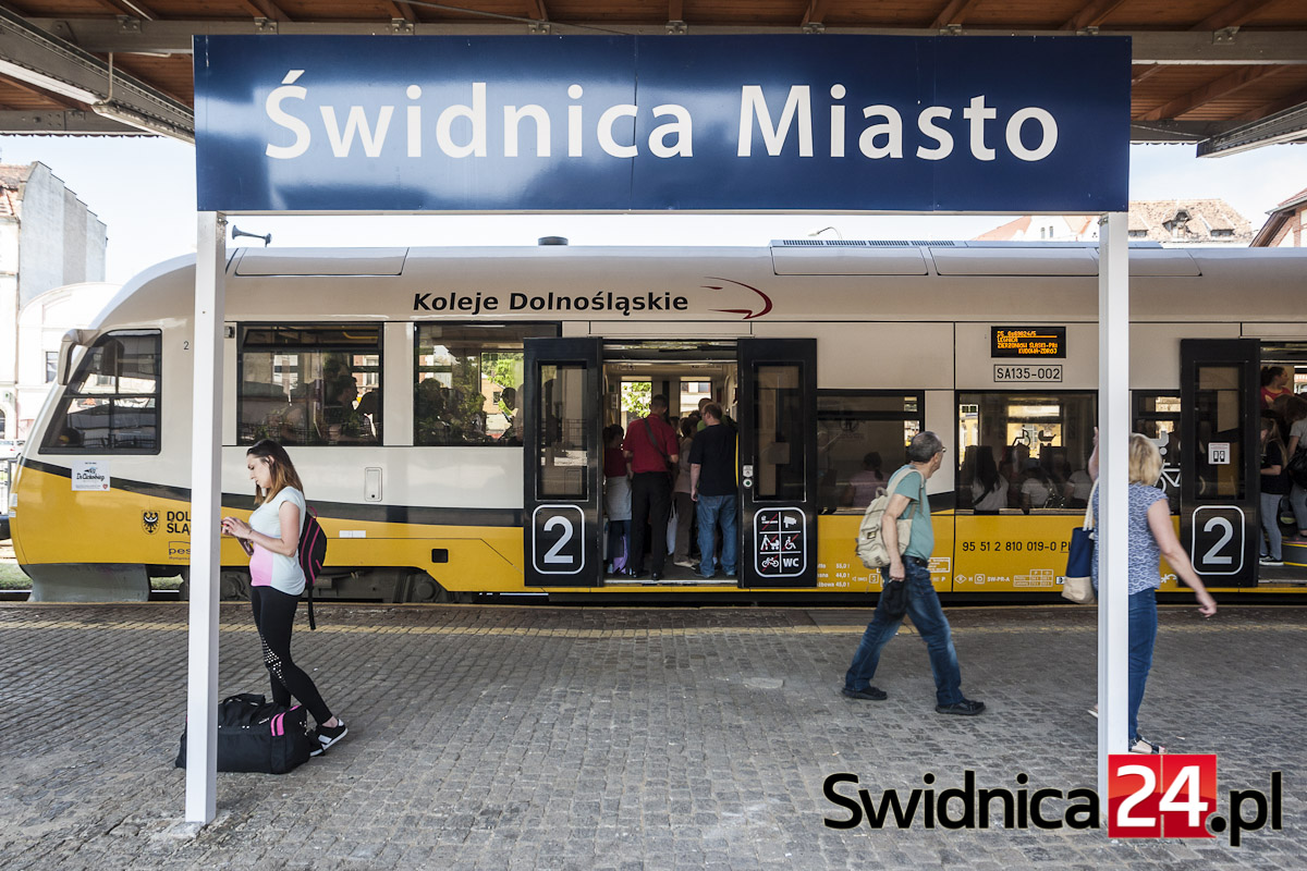 Świdnica Miasto na 12. miejscu wśród najruchliwszych stacji w województwie. Ilu podróżnych skorzystało z przejazdów koleją?