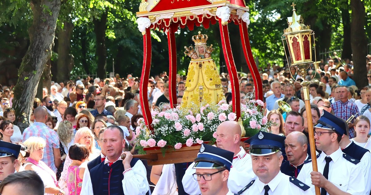 Święta Anno, witam Cię! Historia figury czczonej od wieków
