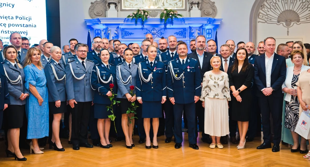 Święto Policji 2026 w Legnicy. Wręczono awanse i odznaczenia (FOTO)