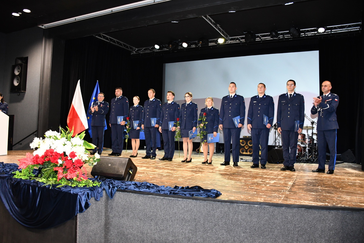 ŚWIĘTO POLICJI W CHODZIEŻY – AWANSE, WYRÓŻNIENIA I 100-LECIE SŁUŻBY DZIELNICOWYCH
