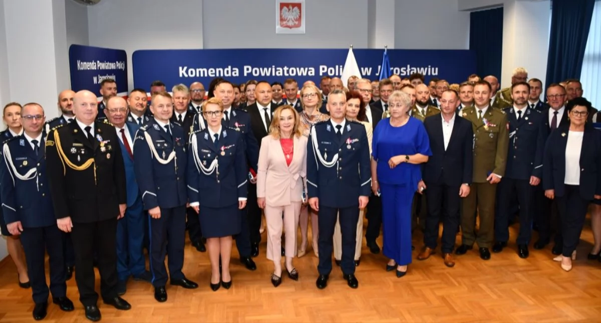 Święto Policji w Jarosławiu. Awanse i odznaczenia dla funkcjonariuszy
