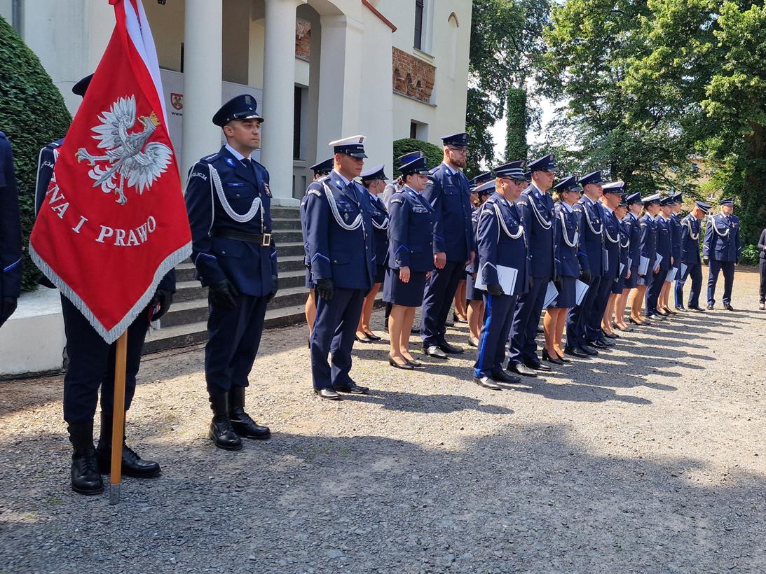 Święto policji w Szamotułach. Były awanse i wyróżnienia