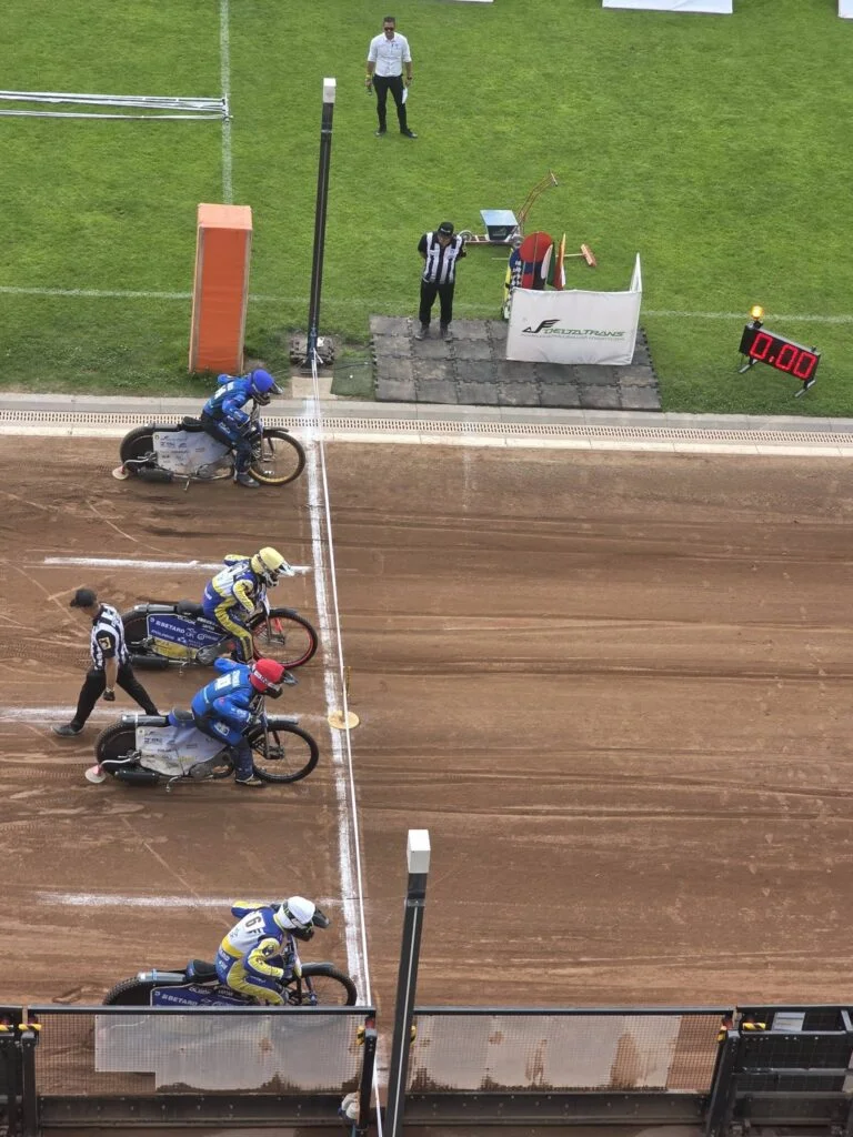 Świętochłowice: Śląsk pokonał Kolejarza Opole 47:43 w deszczowym meczu