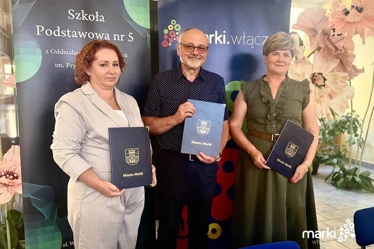 Szatnia w SP nr 5 w Markach przejdzie metamorfozę. Miasto podpisało umowę