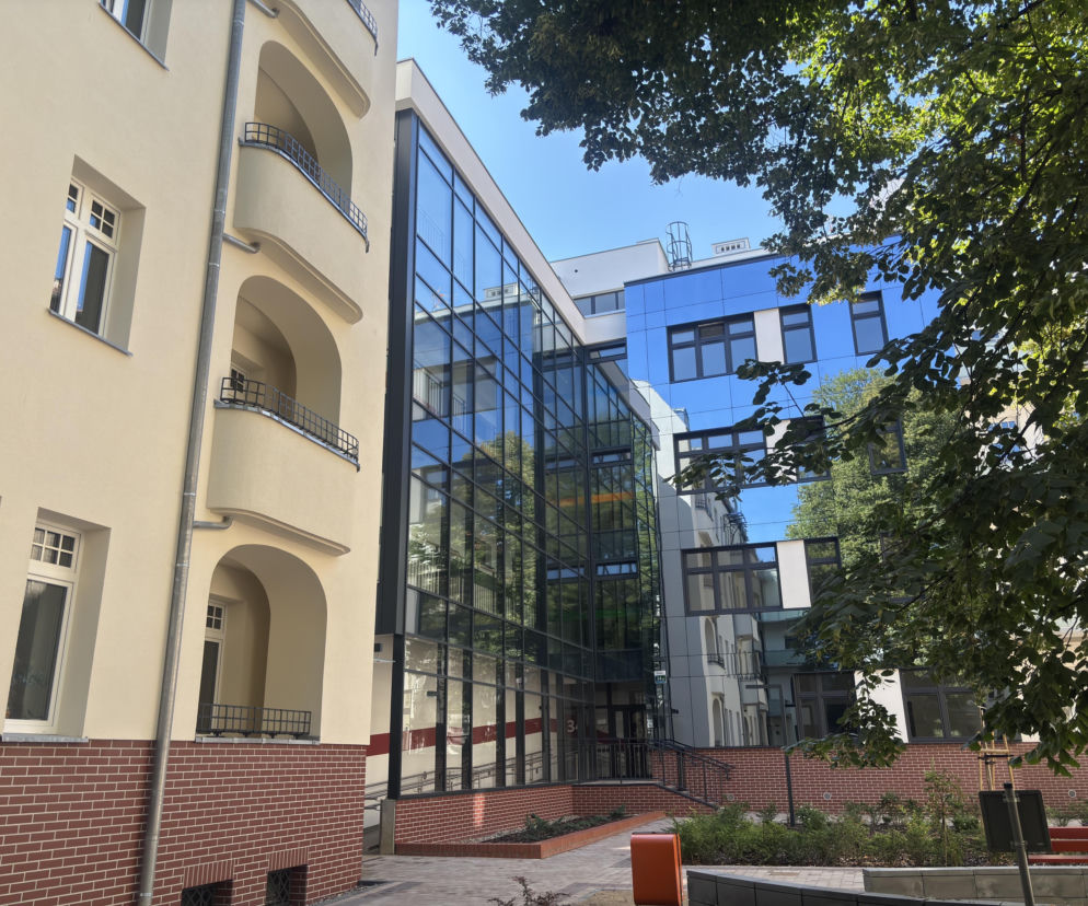 Odnowione kamienice ze szklaną elewacją i balkonami. O remoncie Kwartału 33 w Szczecinie przeczytasz na Radioplus.