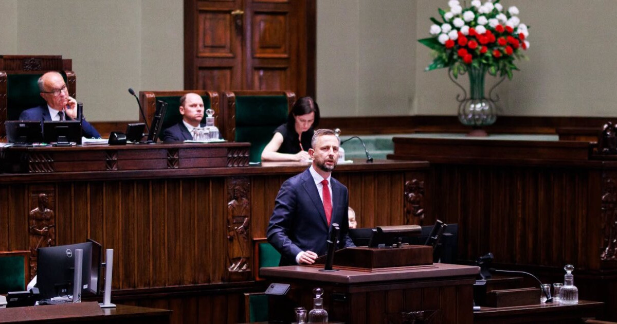 Szef MON: coraz więcej informacji o rakiecie, która spadła w gm. Turobin