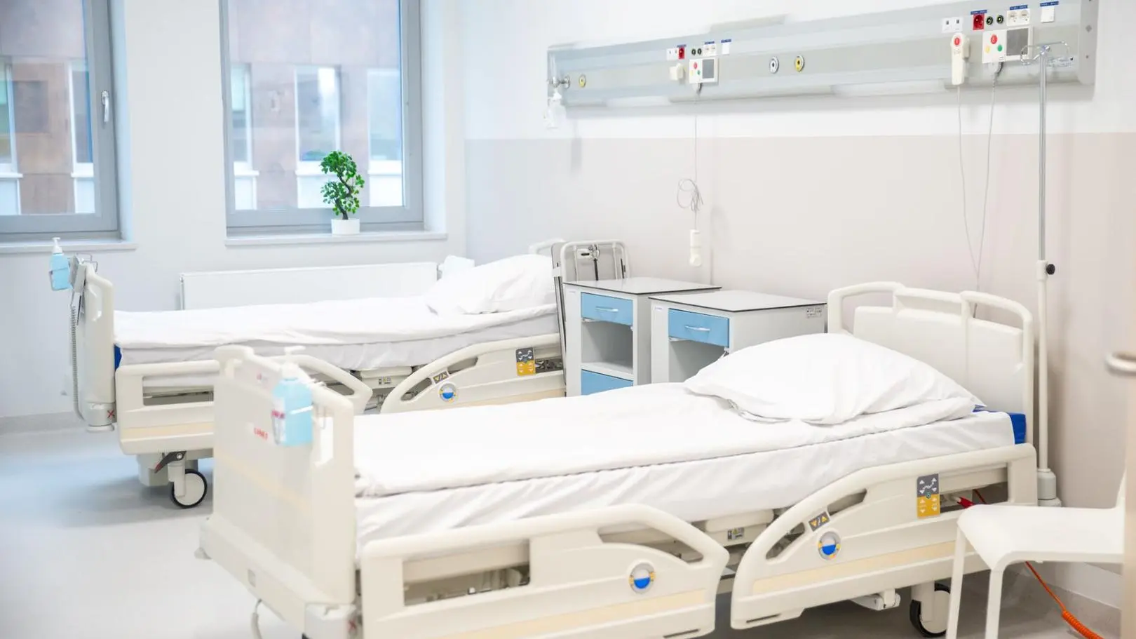 Szpital Południowy od początku miał problemy finansowe. Musiał szukać pieniędzy