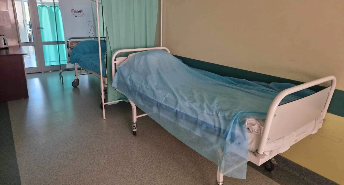 Szpital w Nysie. Łóżka puste, łóżka zajęte