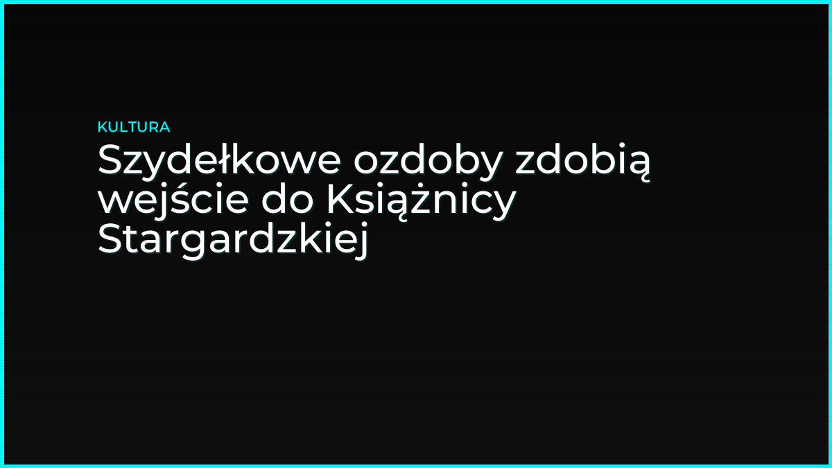 Szydełkowe ozdoby zdobią wejście do Książnicy Stargardzkiej