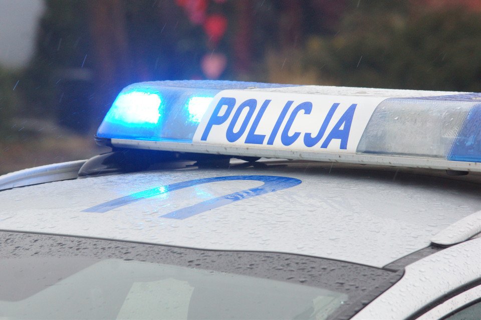Tajemniczy dron na polu pod Warszawą. Służby wyjaśniają, jak się tam znalazł