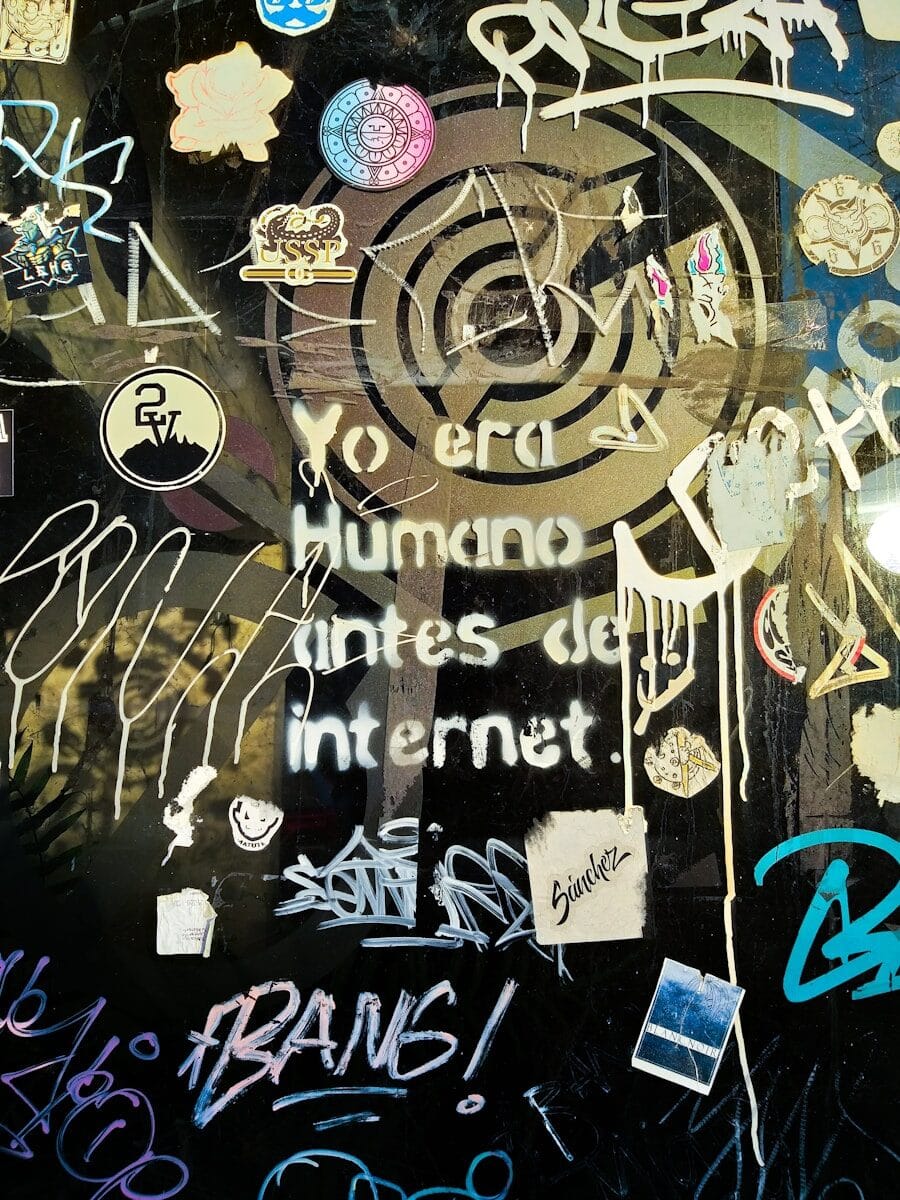 Teoria martwego internetu. Czy w sieci rozmawiamy jeszcze z ludźmi?