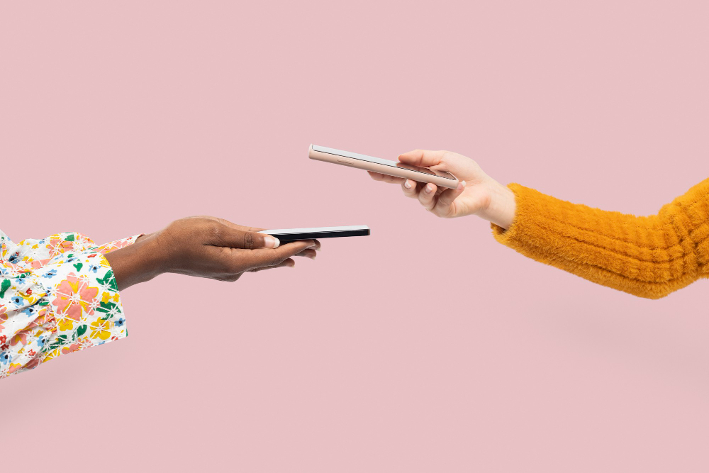 Terminal płatniczy w telefonie – jak zamienić smartfon w terminal płatniczy dzięki technologii SoftPOS?