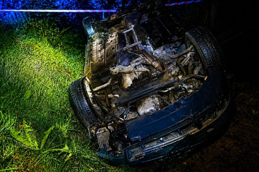 To cud, że nikt nie zginął. Audi dachowało w Izdebniku, 32-latek może odpowiadać za narkotyki