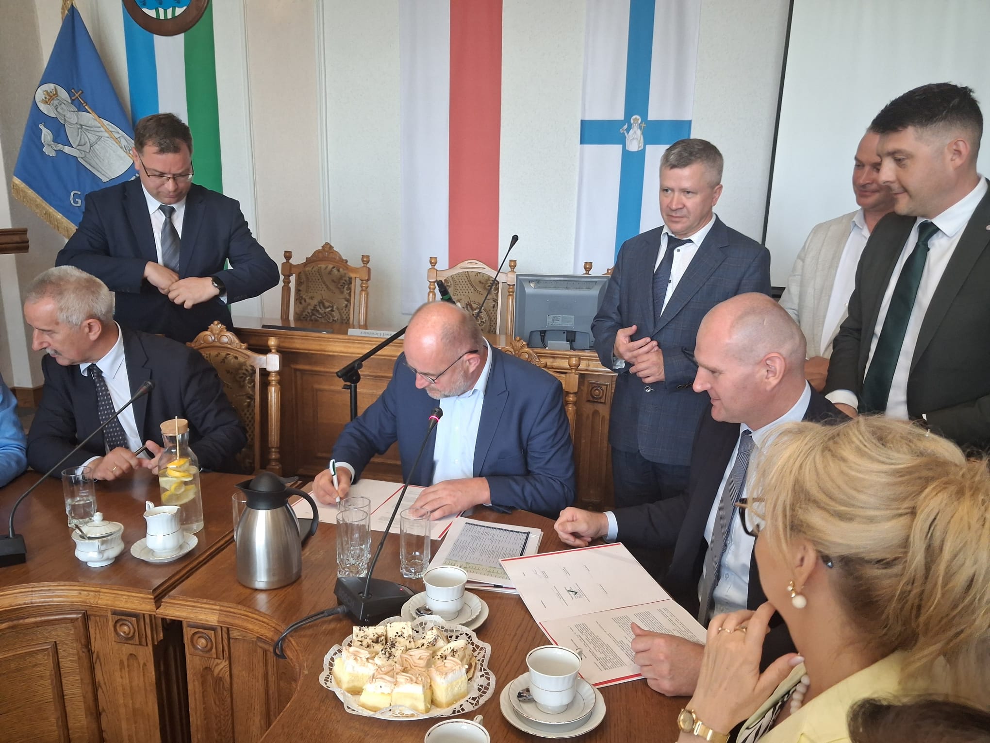 To droga powiatowa, ale ruch na niej jak na wojewódzkiej. Droga w stronę Tucholi doczeka się remontu